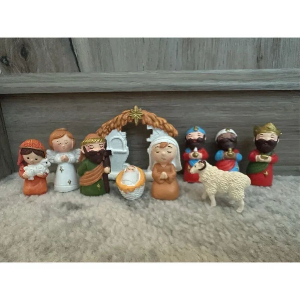 Vintage Nativity Set Christmas Figurines – 10 Piece Hand Painted Ceramic Set